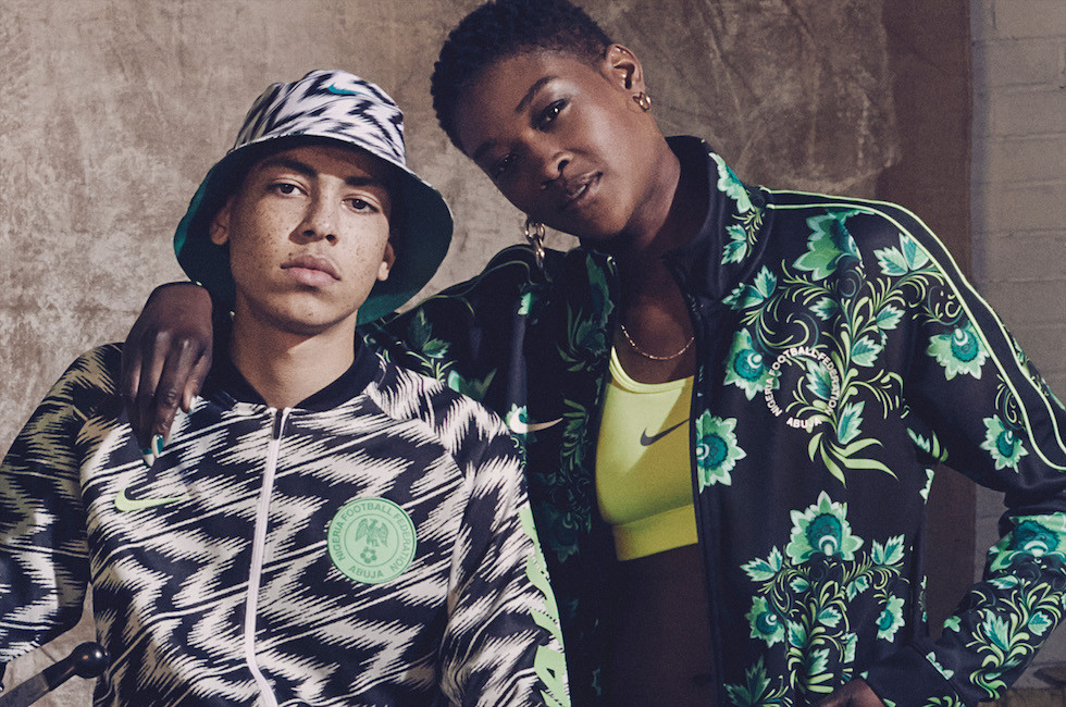 Bộ thiết kế thời trang ăn theo cùng với áo thi đấu của ĐT Nigeria.