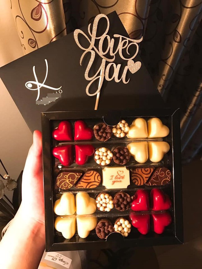 Tuy nhiên, chủ shop bán hàng online từ chối và bảo sẽ gửi lại hộp mới, với điều kiện H.Y chịu 50.000 đồng phí ship. Cô gái dễ tính đã gật đầu đồng ý, tuy nhiên, kết quả vẫn thất vọng như lần đầu, khiến H.Y chán nản và quyết định đăng lên MXH để cảnh báo mọi người.