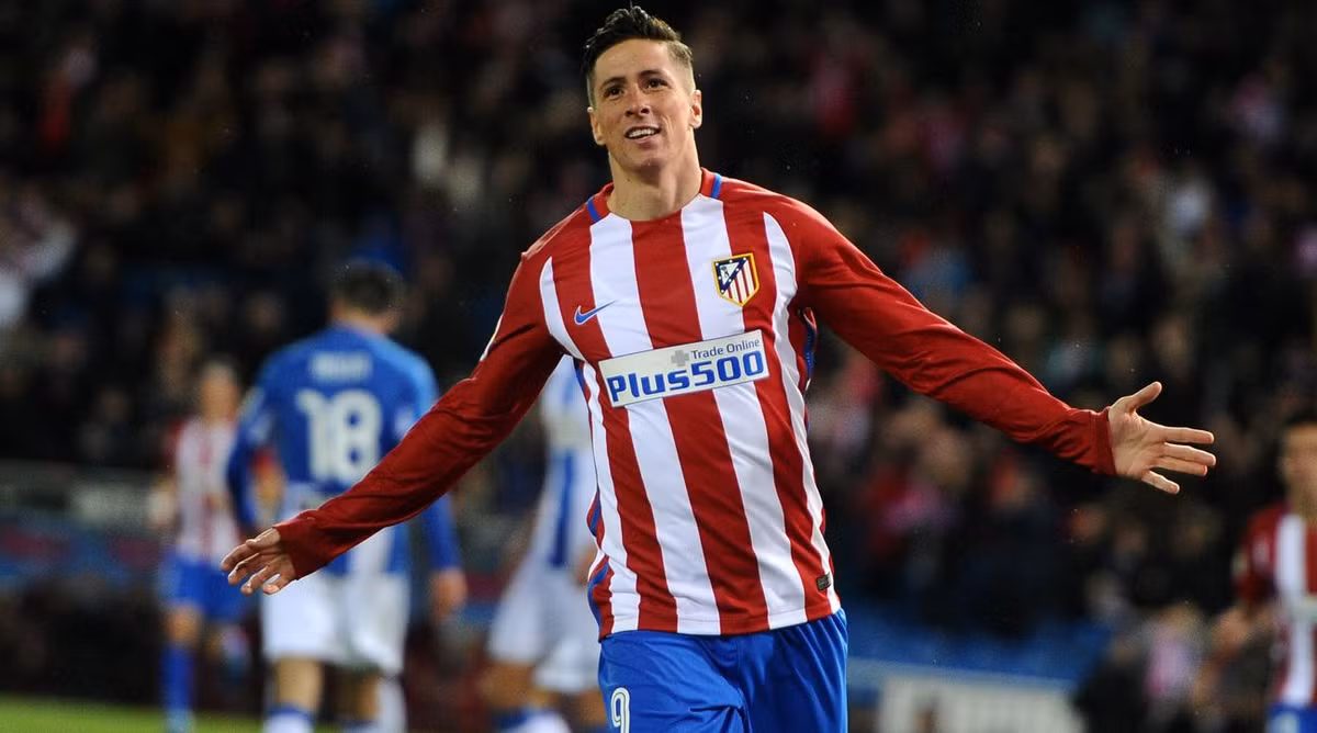 Torres muốn giải nghệ trong màu áo Atletico: Tiền đạo Fernando Torres vừa tiết lộ, anh sẽ giải nghệ tại Atletico Madrid trong tương lai. Đây cũng là đội bóng mà cựu sao Chelsea, Liverpool gắn bó từ thuở thiếu thời. "Sau 8 năm, tôi mới trở lại Atletico và không có ý định ra đi lần nữa. Hy vọng, kế hoạch giải nghệ trong màu áo CLB của tôi sẽ trở thành hiện thực!", trích lời ngôi sao 33 tuổi. Ảnh: Goal