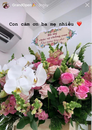 Dòng chia sẻ này, kèm với việc lúc Minh Anh và người yêu khai trương cửa hàng thời trang, bố mẹ của Minh Anh có gửi lẵng hoa đến chúc mừng kèm lời nhắn "Ba mẹ chúc vợ chồng con khai trương hồng phát" đã khiến dân tình dự đoán rằng đám cưới của cặp đôi này sẽ không còn xa.