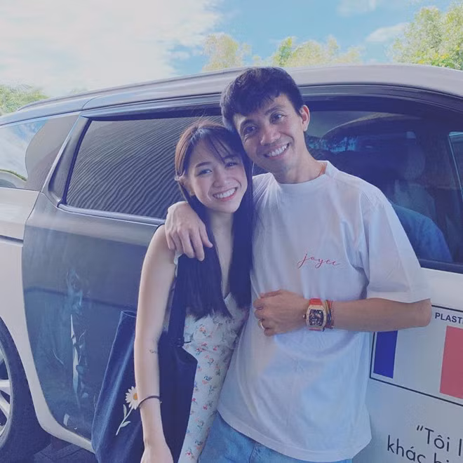 Joyce Phạm - Minh Anh đang là một trong những Rich Kid Việt được chú ý nhất hiện nay, cô nàng này là con gái Minh Nhựa. Cuộc sống của cô ngập tràn trong hàng hiệu, siêu xe và thời trang đắt tiền.