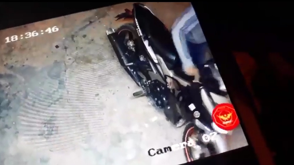 Video: Xe may khoa dia van bi trom “cuom” cuc nhanh