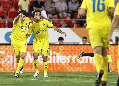 Để khởi động cho mùa giải 2009/10, Villarreal đã đá giao hữu với Navata và giành được chiến thắng với tỷ số 27-0. Trận này tân binh Jonathan Pereira đã tỏa sáng rực rỡ khi đóng góp tới 7 bàn thắng cho Tàu ngầm vàng, trong khi Joseba Llorente và Ruben Marcos mỗi người lập được 1 cú poker.