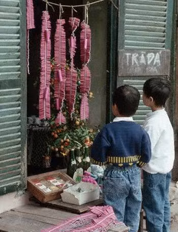 Món pháo này lũ trẻ bọn mình ngày xưa đứa nào cũng mê nhưng chỉ có Tết mới bán.