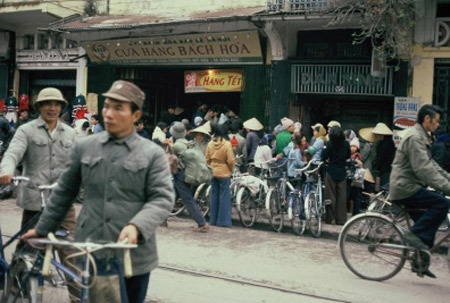 Nhưng với người lớn ngày đó, hình như không có gì sợ bằng Tết...