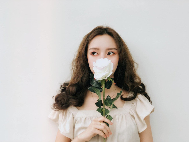 Mới đây, một cô gái có tên Linh Phạm, một nữ sinh Hải Phòng đã đăng tải lên MXH album ảnh của chính mình và nhanh chóng được dân mạng đón nhận nồng nhiệt.