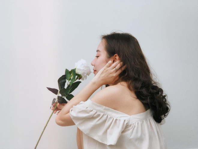 Ngắm nhìn album này, nhiều người liên tưởng đến sự làm việc chuyên nghiệp của cả một e-kip phía sau để cho ra đời loạt ảnh "so deep" của Linh.