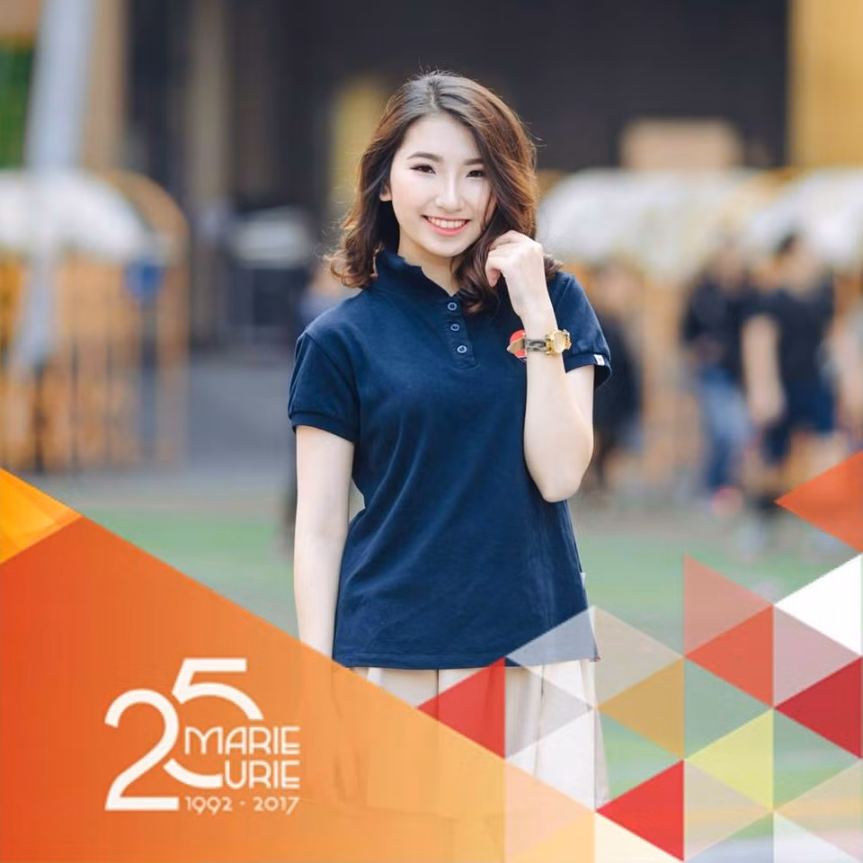 Không chỉ xinh đẹp mà còn học cực giỏi, nữ sinh Hà thành tên Hoàng Khánh Linh mới đây trở thành cái tên được cộng đồng mạng nhắc tới rất nhiều khi giành được suất học bổng từ đại học danh tiếng Greenwich từ Anh.