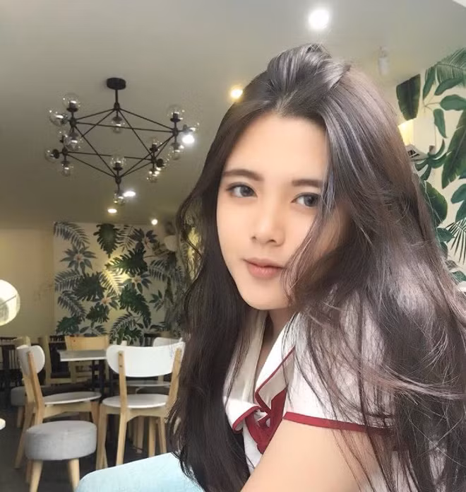 Tiết lộ về làn da của mình, Hoàng Anh đính chính rằng, cô hoàn toàn không có làn da bánh mật như mọi người nhầm tưởng mà đó là do góc chụp bị thiếu sáng nên thành ra vậy.