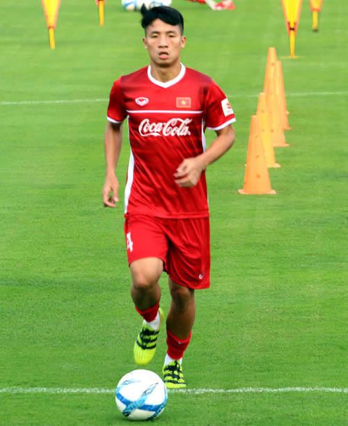 Thi đấu bên cạnh Đình Trọng sẽ là đối tác của anh tại cấp độ ĐT U23 Việt Nam cũng như Olympic Việt Nam là Bùi Tiến Dũng. Phải công nhận rằng Trọng - Dũng hiểu nhau trong từng đường bóng và bọc lót cho nhau khá nhịp nhàng.