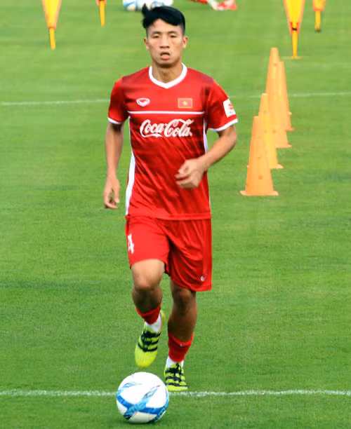 Thi đấu bên cạnh Đình Trọng sẽ là đối tác của anh tại cấp độ ĐT U23 Việt Nam cũng như Olympic Việt Nam là Bùi Tiến Dũng. Phải công nhận rằng Trọng - Dũng hiểu nhau trong từng đường bóng và bọc lót cho nhau khá nhịp nhàng.