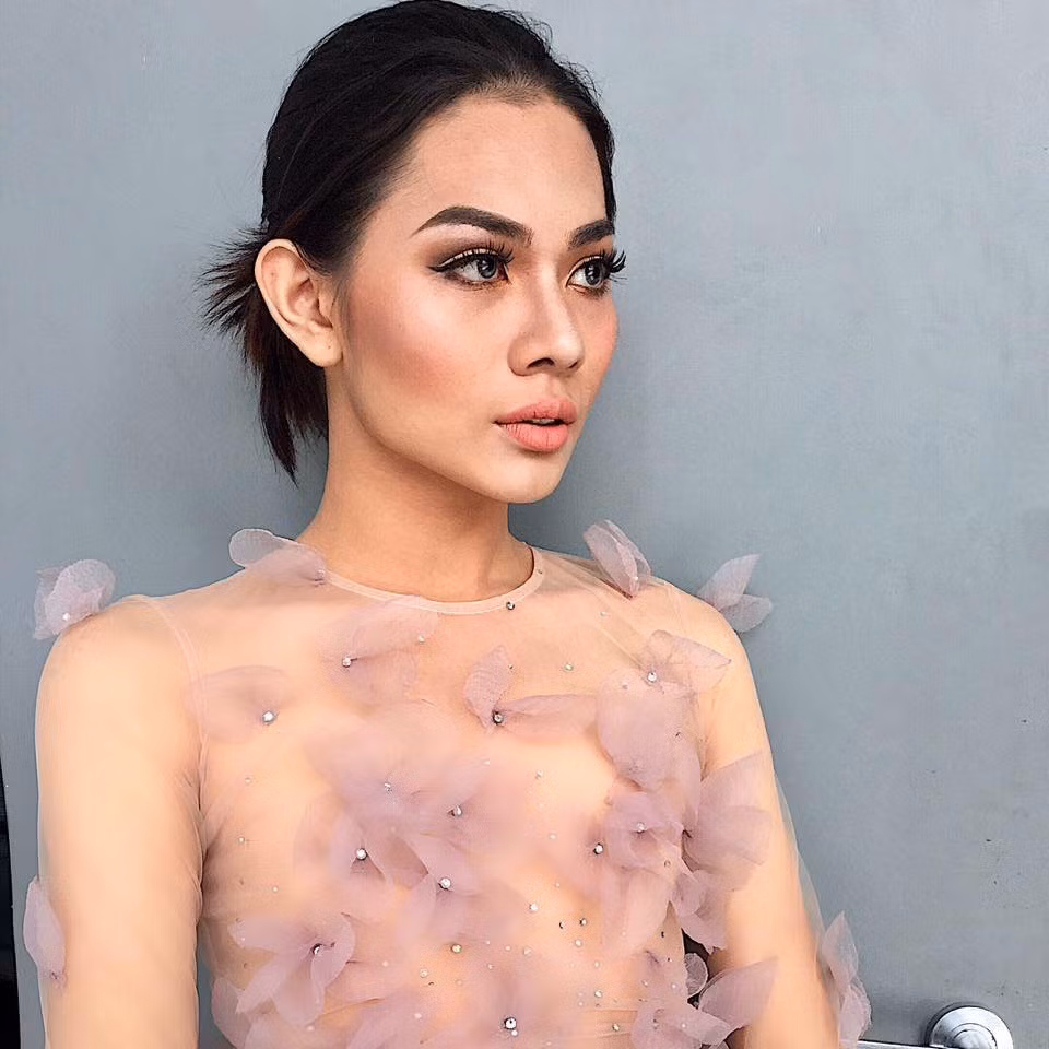 Điều khiến Anh Kiệt ngày càng tạo được dấu ấn riêng trong nghề không chỉ bởi sở hữu vẻ đẹp phi giới tính, mà còn dám công khai mình là một chàng trai lưỡng tính cũng như vượt qua mọi định kiến để theo đuổi đam mê.