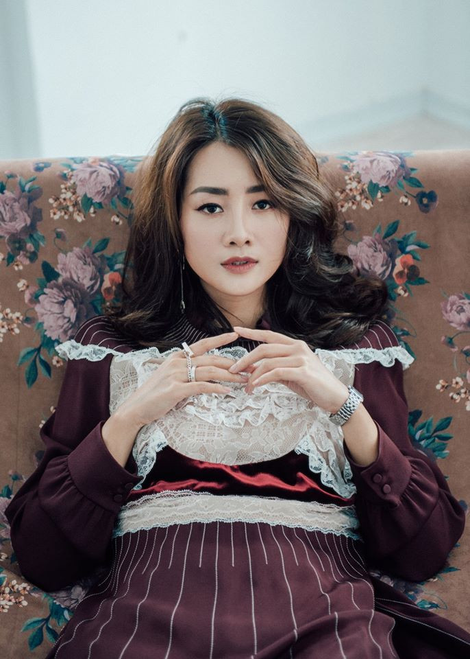 Cùng ngắm nhìn những hình ảnh quyến rũ của Quỳnh Chi nữ MC "tuổi băm" vẫn đẹp mê hồn.