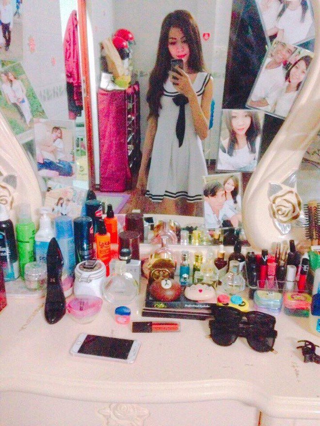 Tuy nhiên, góc trang điểm của đa số các bạn trẻ đều rất được đầu tư. Đồ make up cũng rất đa dạng không chỉ tốt thôi mà mẫu mã phải đẹp nữa. Ảnh: MXH