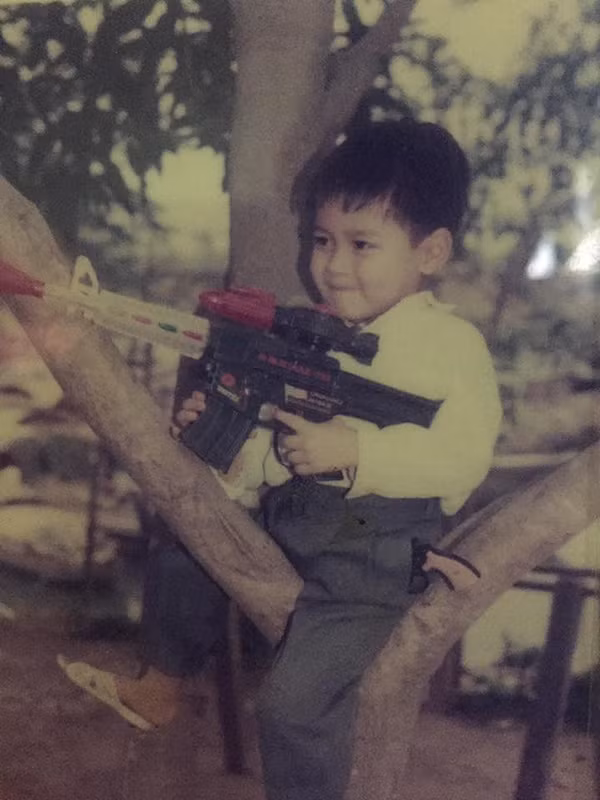 Ôi khẩu súng huyền thoại, khẩu súng mà ngày bé biết bao đứa trẻ con mơ ước là đây.