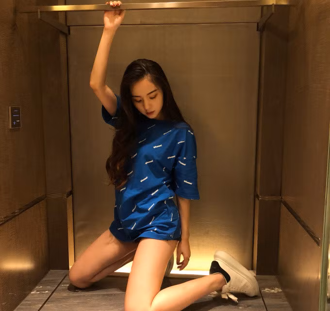 Helen có sống mũi cao cùng thần thái thu hút khá tương đồng với mỹ nhân đẹp nhất nhì xứ Hàn.