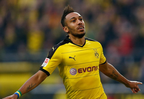 Chỉ ba mùa bóng kể từ khi rời St.Etienne, Aubameyang trở thành chân sút chủ lực của Dortmund sau khi Robert Lewandowski ra đi.Từng ghi bàn vào lưới Tottenham và Liverpool ở Europa League, Aubameyang nhận ra Premier League hoàn toàn có thể là đất dụng võ mới cho chính anh. Đặc biệt, Man City đang có động thái tiếp cận cầu thủ người Gabon này.