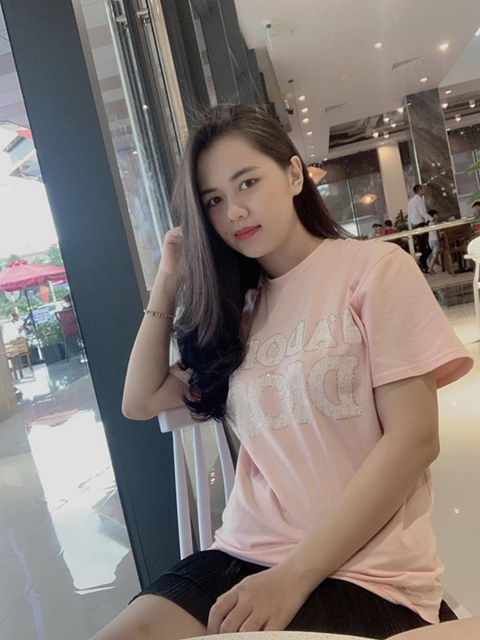 Nhận được lời mời của Quế Ngọc Hải, "hội anh em cây khế" đã có những màn quảng cáo "cà khịa" cực lầy trên trang cá nhân.