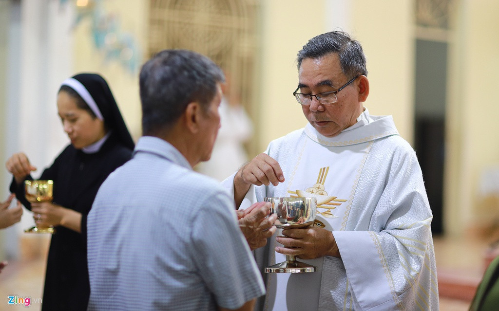 Cha là Cha sở thứ 11 của Giáo xứ Thủ Thiêm. Cha vẫn đang tiếp tục công việc của các linh mục đi trước.