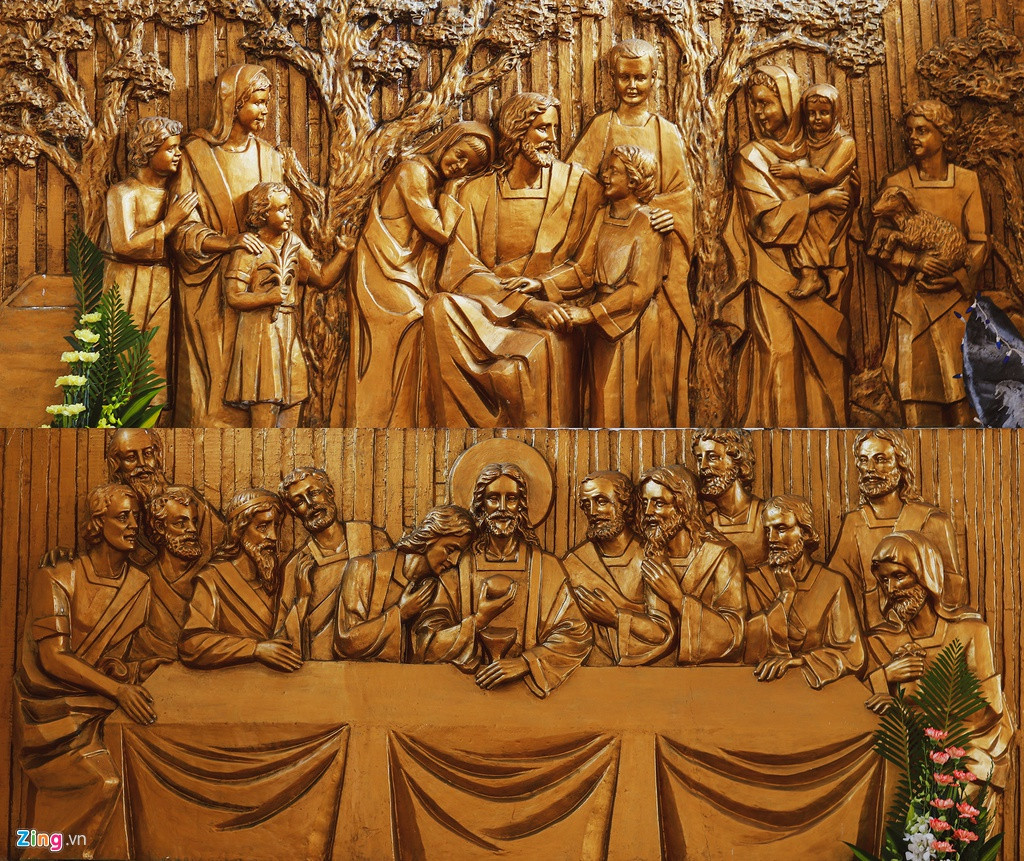 Mùa Chay năm 1997, cha Phanxicô đã thay toàn bộ chặng đàng Thánh Giá mới và gắn thêm hai phù điêu: Bữa Tiệc ly và Chúa Giêsu đang giảng dạy cho trẻ em trên cung thánh, nhằm hướng ý về Bàn tiệc Thánh Thể và Bàn tiệc Lời Chúa diễn ra mỗi ngày trong thánh lễ.