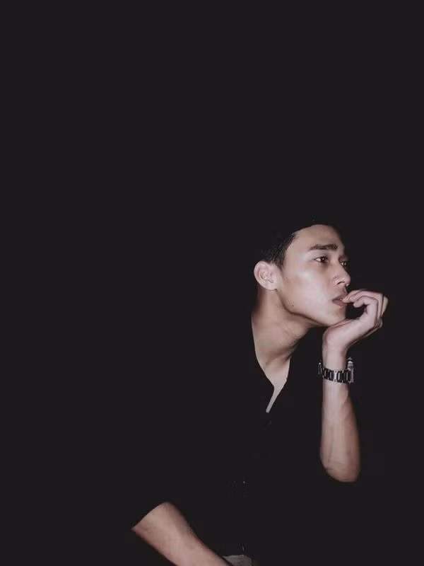 Tự nhận bản thân là người ít nói và không lãng mạn, nhưng mẫu người yêu lý tưởng của chàng nam sinh trường Việt - Hàn lại là một cô gái năng động, biết quan tâm tới người khác.