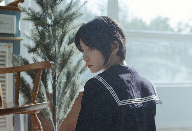 Sở hữu gương mặt nhỏ, mọi đường nét đều rất khả ái từ sống mũi cao, đôi mắt to tròn nhìn Gou Ge vô cùng xinh xắn và dễ mến.