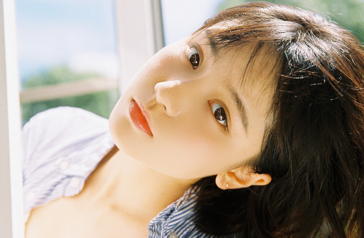 Những bức ảnh với tóc ngắn của Gou Ge sau khi được đăng tải đã nhanh chóng được dân mạng nhận xét rằng cô bạn này thừa ngọt ngào, dễ thương và duyên dáng.