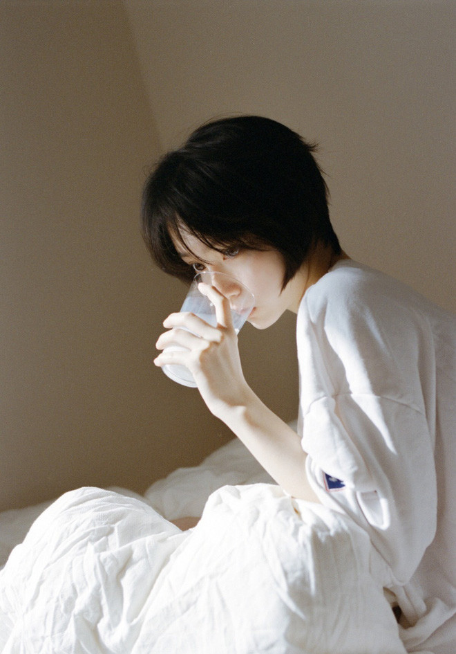 Nhan sắc trong veo của Gou Ge đã đốn tim người đối diện.