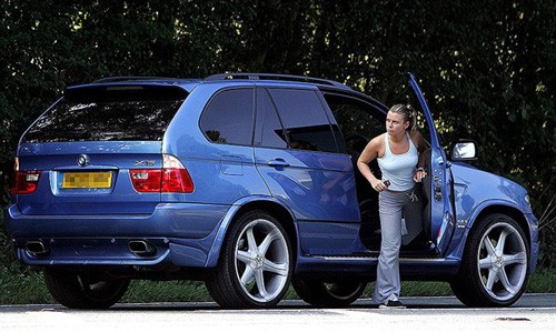 Thủ quân của M.U mua BMW X5 với giá 65 .000 bảng để tặng bà xã Coleen.