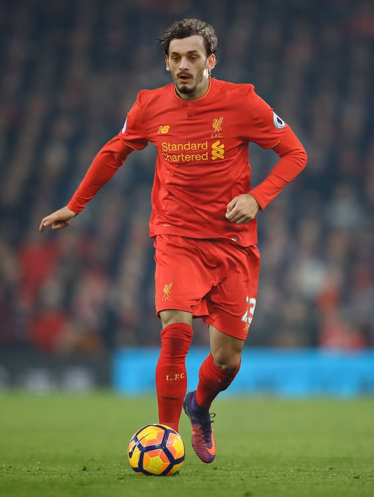 Manolo Gabbiadini cập bến Southampton đầu năm 2017 và lập tức tạo nên tiếng tăm và lọt vào tầm ngắm của HLV Jurgen Klopp của Liverpool. Với việc điền tên Gabiaddini vào mục tiêu chuyển nhượng, HLV người Đức muốn gạch đi Daniel Sturridge hay Danny Ings khỏi đội hình chính thức của Quỷ đỏ vùng Merseyside.