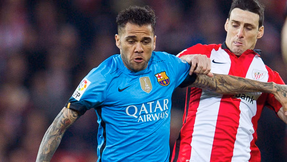 Trong những năm qua ở Barcelona, Daniel Alves luôn thi đấu vô cùng xuất sắc. Khả năng lên công về thủ nhịp nhàng giúp cầu thủ này trở thành nhân tố vô cùng quan trọng trong lối chơi của CLB xứ Catalan. Đặc biệt, hậu vệ người Brazil kết hợp vô cùng ăn ý với Lionel Messi bên hành lang cánh phải, tạo thành mũi tấn công không thể cản phá của đội chủ sân Nou Camp.