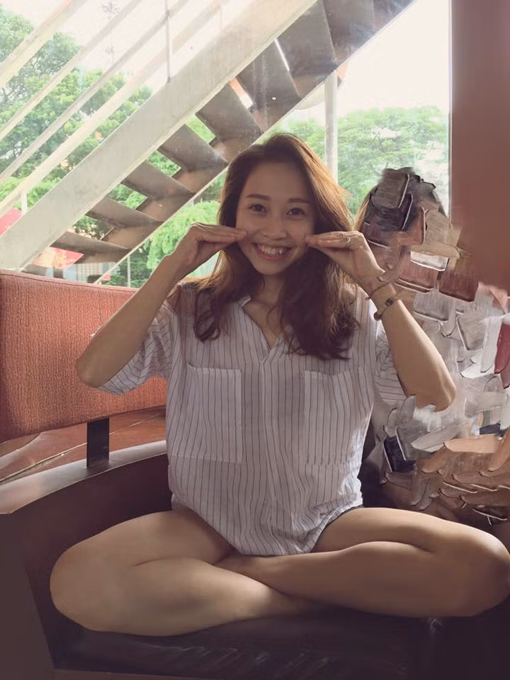 Bên cạnh đó, cô giáo sinh năm 1989 này còn thể hiện sự nhí nhảnh hơn so với độ tuổi 26 của mình.