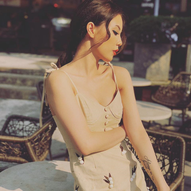 Đây không phải cách lấy lại hình ảnh sau hàng loạt biến cố, vì hình ảnh của Á Hân trong mắt mọi người luôn như vậy, chỉ là trong thời gian vừa qua cô buộc phải tạm dừng các hoạt động để chăm sóc cho gia đình.