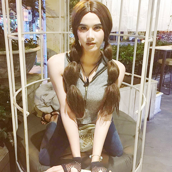 Thái kể rằng, từ năm học mẫu giáo, cậu bạn đã thích chơi trò chơi con gái, từ búp bê đến đồ hàng. Khi biết thích một bạn nam nào đó trong lớp, Thái thường tìm cách để ở gần người ấy, thậm chí là mang chăn gối đến nằm gần chàng giờ nghỉ trưa.