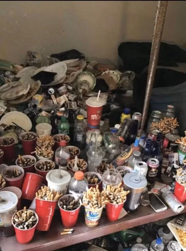 Rác ngập ngụa khắp nơi khi đời bạn quá đen vớ phải đứa bạn cùng phòng ở bẩn.