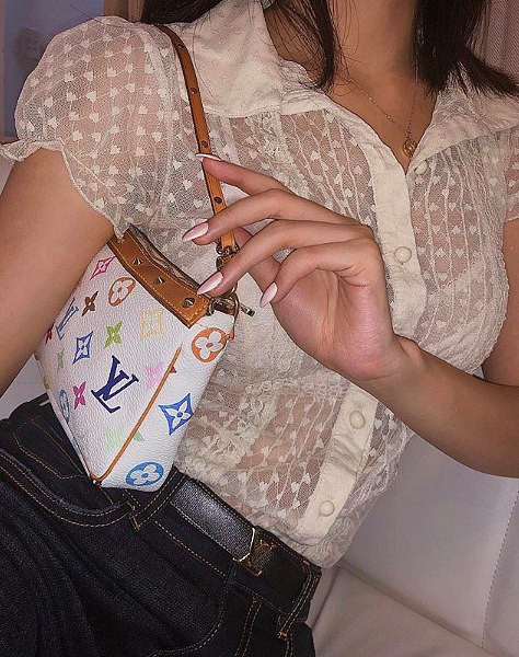 Chi Pu hao hung khoe tui xach hang hieu nhung bi soi diem phan cam nay