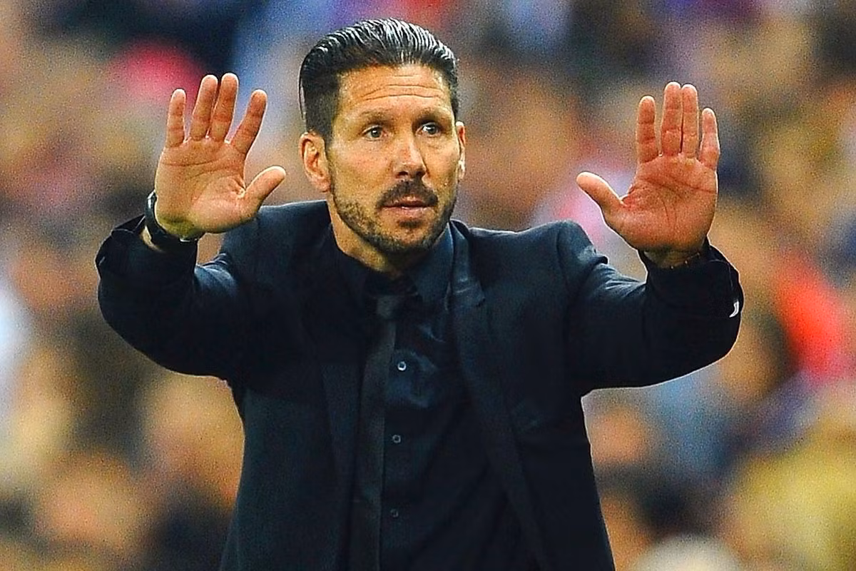 Simeone khẳng định Barca không mạnh bằng Real: “Barcelona là một trong những đội bóng hàng đầu thế giới, nhưng lúc này thì Real mới đang là đội mạnh hơn”, HLV Simeone phát biểu.