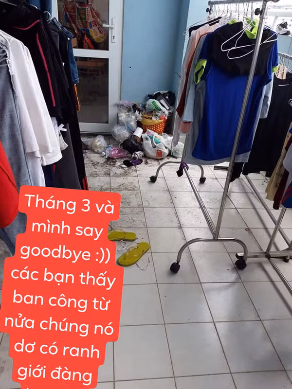 Không thể chịu nổi sự vô ý thức của các nữ sinh khi sống và sinh hoạt tập thể, phòng của K.H để quyết định chuyển đi nơi khác.