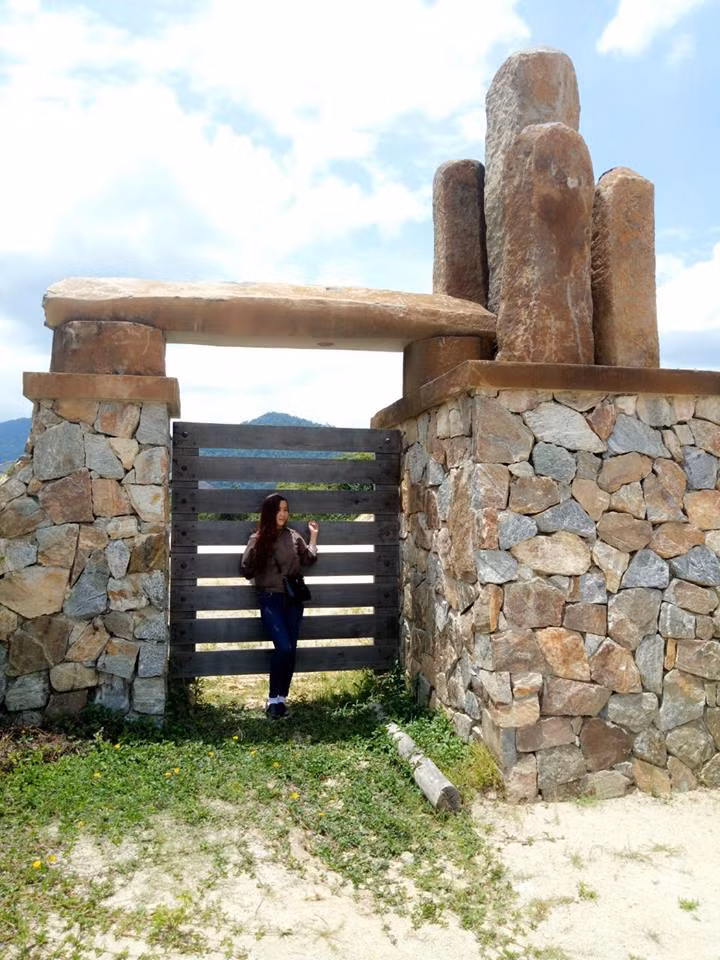 Nhìn những bức ảnh chụp ở khu du lịch sinh thái M’Đrăk nhiều bạn trẻ bình luận rằng, chỉ muốn xách vali lên và đi ngay.