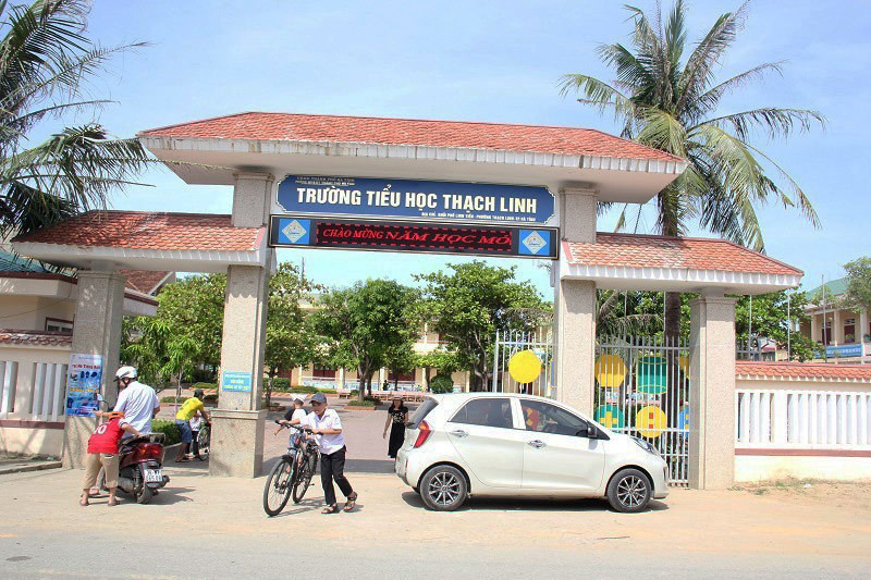 Hoc sinh o Ha Tinh bi ep nop tien xay dung cuoi nam