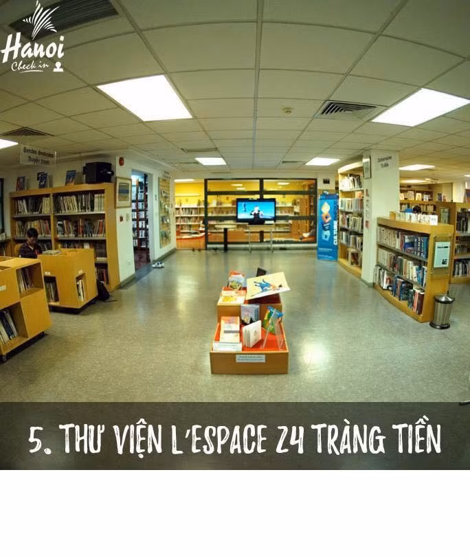 Còn với cộng đồng những bạn trẻ yêu tiếng Pháp và thích học tại thư viện thì địa chỉ 24 Tràng Tiền tên L'espace là điểm đến cực tốt. Không chỉ được học, được ảnh đẹp mà nếu may mắn bạn còn có thể được giao tiếp với người Pháp để nâng cao kỹ năng nói của mình.