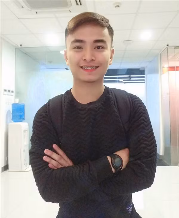 Không chỉ bị những người xung quanh chế giễu bởi xấu tệ, anh chàng 9X người Israel này còn bị bị cô lập và chẳng có cô bạn gái nào để ý tới mình.