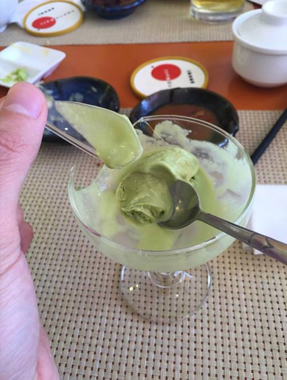 Trên trang cá nhân của mình, Kỳ Nam không ngần ngại đăng tải một album ảnh mang tên "Bùa yêu", khoe trọn những lần hậu đậu, lỡ tay làm bể cả thế gian của mình.