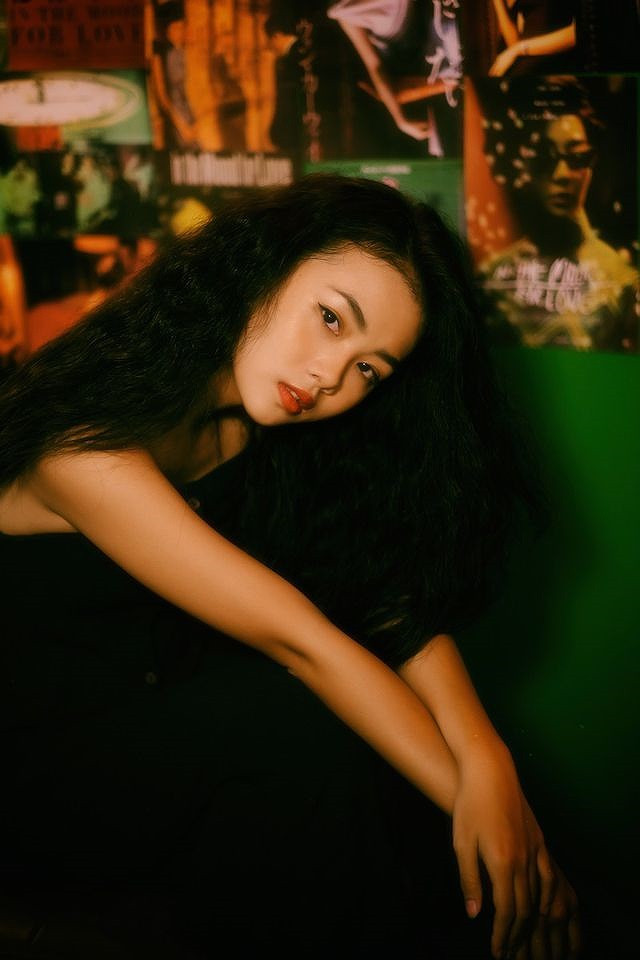 Hơn nữa, từ khi bắt đầu chụp mẫu, Sương được gặp gỡ và làm việc với nhiều người rất tài giỏi, và mọi người cũng giúp đỡ cô rất nhiều.