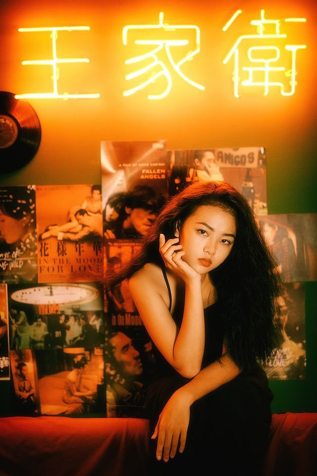 Sương cho biết: "Em cũng từng rất ngại ở chỗ lạ, nhưng từ khi đi chụp thì em đã biết cách làm quen với mọi người và trở nên tự tin hơn. Đồng thời, em cũng học được thêm nhiều kĩ năng ứng xử, giúp ích cho em rất nhiều trong cuộc sống bây giờ và sau này. Bên cạnh đó, em biết được những điểm đẹp, góc thu hút của mình để cho ra đời những khoảnh khắc đáng giá".