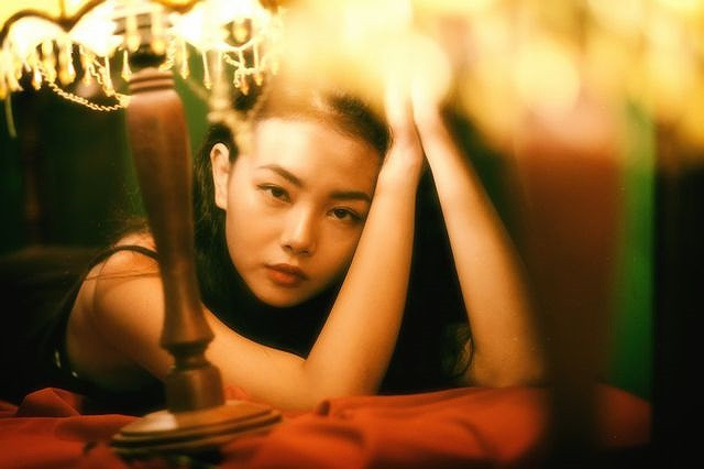 Nhờ lợi thế của bản thân, Thu Sương làm thêm công việc mẫu ảnh tự do.Cũng chính nhờ việc này, nữ sinh 9X có thêm thu nhập để trang trải cho sinh hoạt phí.