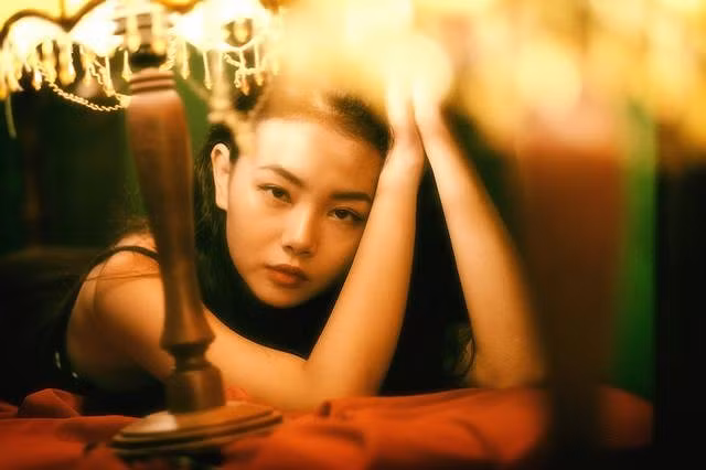 Nhờ lợi thế của bản thân, Thu Sương làm thêm công việc mẫu ảnh tự do.Cũng chính nhờ việc này, nữ sinh 9X có thêm thu nhập để trang trải cho sinh hoạt phí.