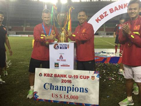 Sự có mặt của Martin Forkel tại ĐTQG Việt Nam chuẩn bị AFF Cup 2016 khiến BLĐ VFF cũng như NHM khá yên tâm và bớt lo lắng với tình trạng "vi-rút" chấn thương luôn hoành hành đội tuyển trước thềm mỗi giải đấu lớn.