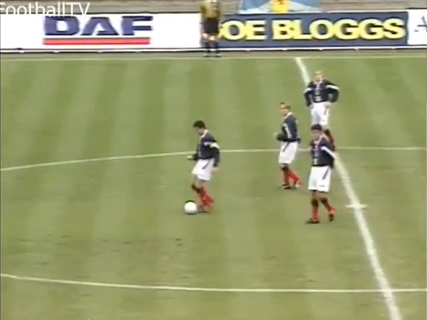 Tiếp theo, việc giao bóng bắt đầu trận đấu hoặc sau mỗi bàn thắng sẽ được sửa đổi. Cụ thể, các đội có thể chuyền bóng theo bất kỳ hướng nào thay vì bắt buộc phải đưa bóng theo hướng về phía trước như trước đây.