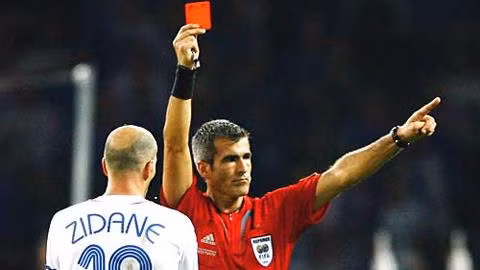 Tuy nhiên, theo điều luật mới được điều chỉnh, trọng tài chỉ phạt thẻ vàng chứ không phải thẻ đỏ trong tình huống cầu thủ phạm lỗi trong vòng 16m50 nhằm ngăn cản một bàn thua mười mươi nhưng động tác của anh ta chủ yếu chỉ nhằm phá bóng.